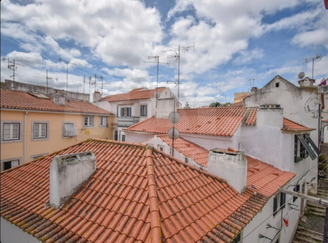 2-bedr. apartment in the heart of Alfama, with river views.
